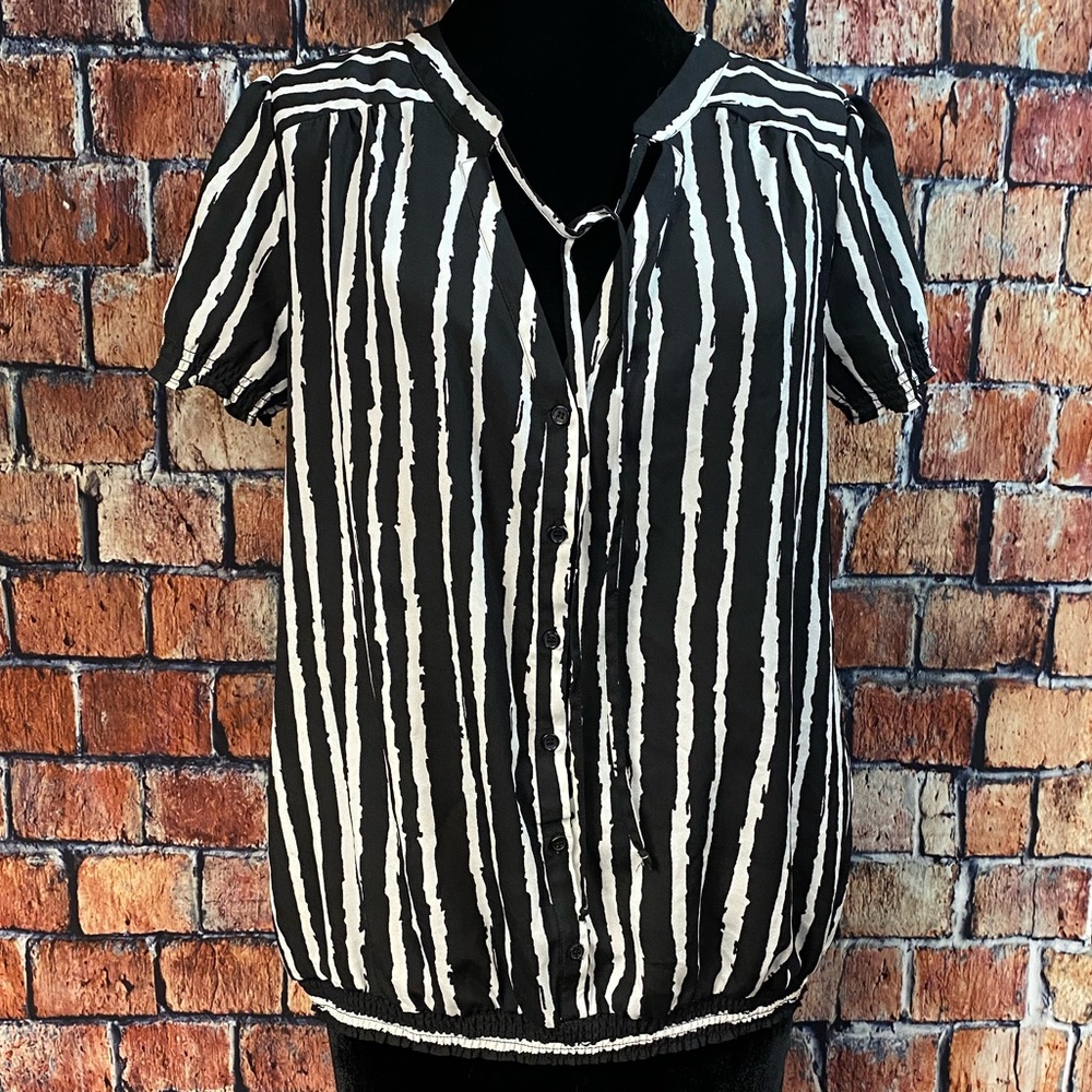 New York‎ & Company Split Neck Crepe Top